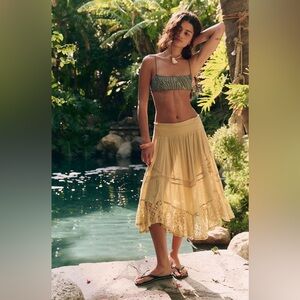 Free People River Convertible Skirt
In: Lemongrass